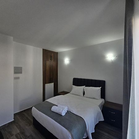 Cyprus Harbour Suites Kyrenia  Eksteriør billede