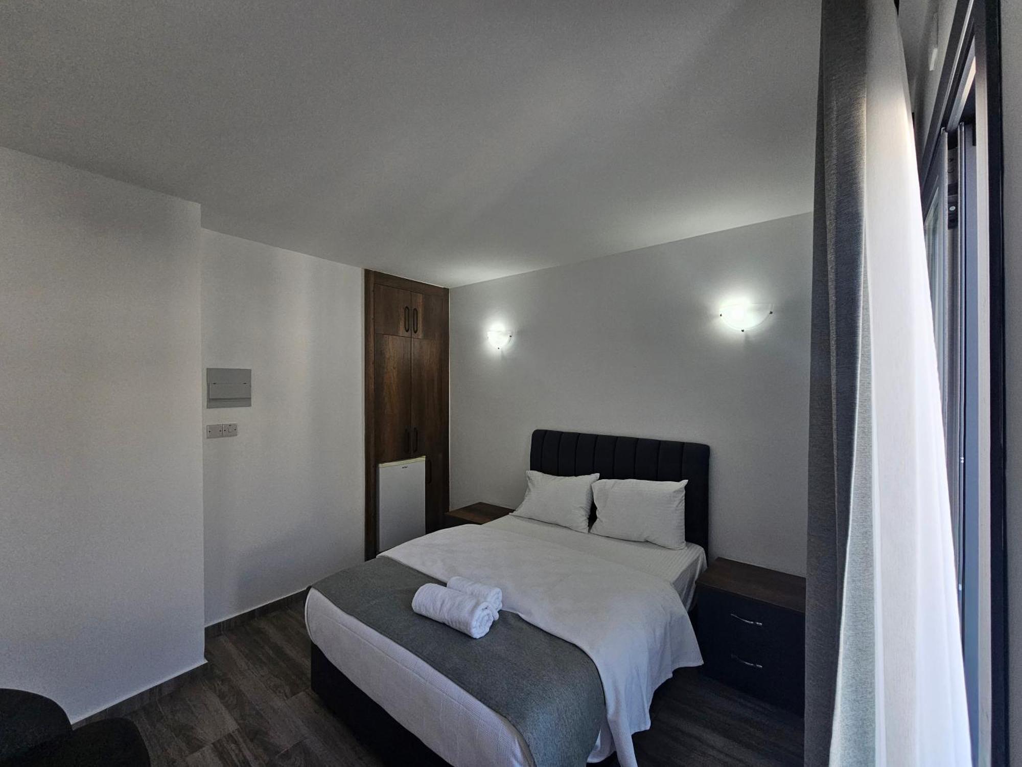 Cyprus Harbour Suites Kyrenia  Eksteriør billede