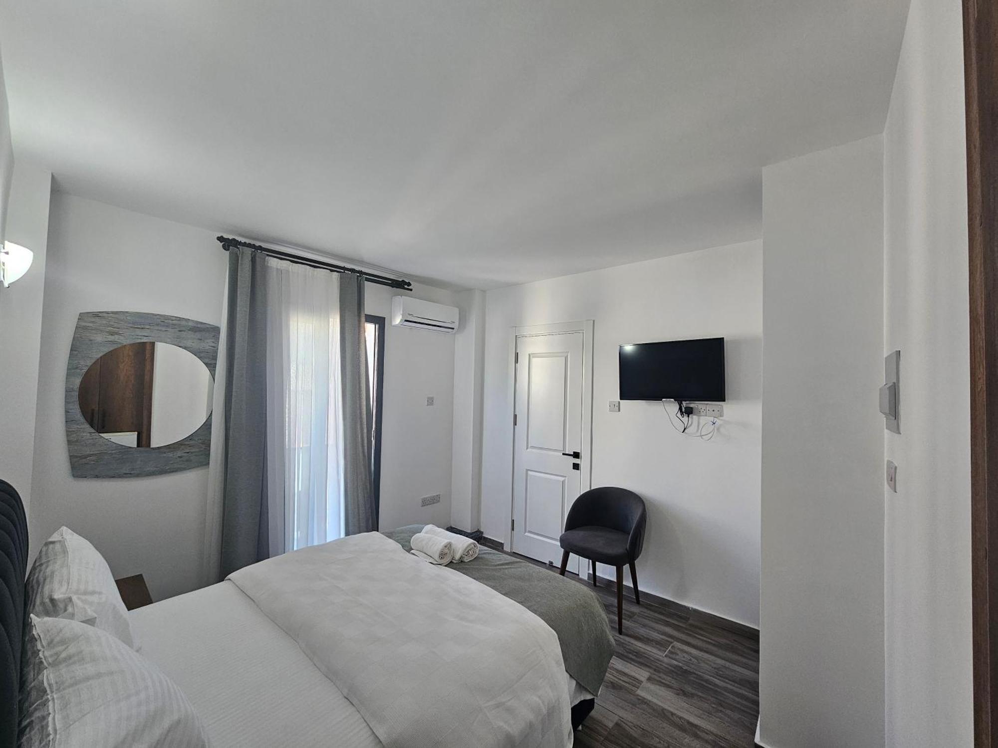 Cyprus Harbour Suites Kyrenia  Eksteriør billede